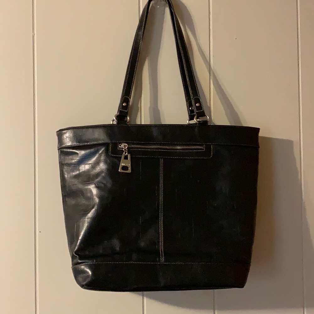 VEUC Nine West black vegan leather zippered tote. Big! 18x13x5 in. Drop is 12.